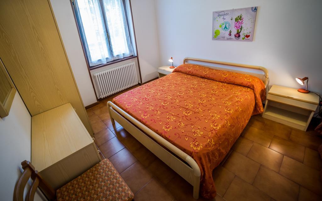 Casa Enrico Lägenhet Pieve Di Ledro Rum bild