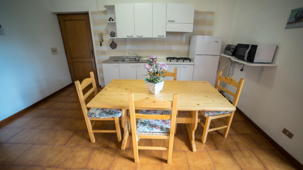 Casa Enrico Lägenhet Pieve Di Ledro Rum bild