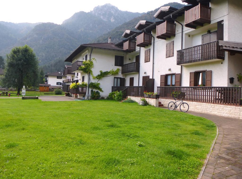 Casa Enrico Lägenhet Pieve Di Ledro Rum bild